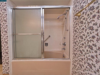 Spacious 2 Bedroom / 1 Bath Condominium located in Rossmoor, an on Rossmoor Golf Course in California - for sale on GolfHomes.com, golf home, golf lot