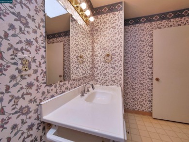Spacious 2 Bedroom / 1 Bath Condominium located in Rossmoor, an on Rossmoor Golf Course in California - for sale on GolfHomes.com, golf home, golf lot