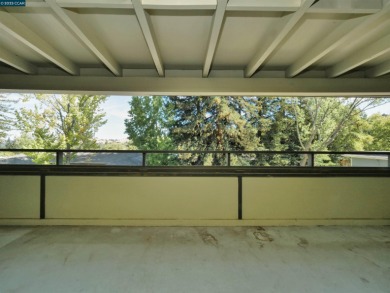 Spacious 2 Bedroom / 1 Bath Condominium located in Rossmoor, an on Rossmoor Golf Course in California - for sale on GolfHomes.com, golf home, golf lot