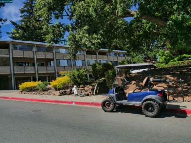 Spacious 2 Bedroom / 1 Bath Condominium located in Rossmoor, an on Rossmoor Golf Course in California - for sale on GolfHomes.com, golf home, golf lot