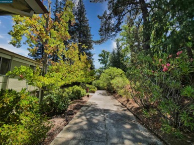 Spacious 2 Bedroom / 1 Bath Condominium located in Rossmoor, an on Rossmoor Golf Course in California - for sale on GolfHomes.com, golf home, golf lot