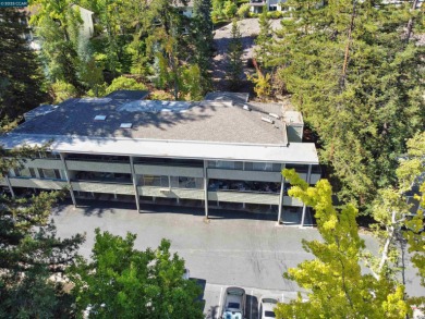 Spacious 2 Bedroom / 1 Bath Condominium located in Rossmoor, an on Rossmoor Golf Course in California - for sale on GolfHomes.com, golf home, golf lot