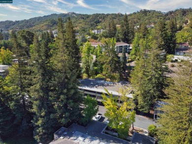 Spacious 2 Bedroom / 1 Bath Condominium located in Rossmoor, an on Rossmoor Golf Course in California - for sale on GolfHomes.com, golf home, golf lot