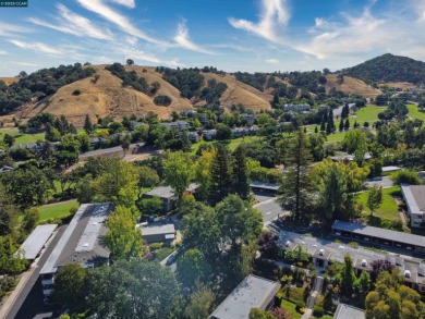Spacious 2 Bedroom / 1 Bath Condominium located in Rossmoor, an on Rossmoor Golf Course in California - for sale on GolfHomes.com, golf home, golf lot