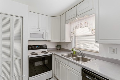 Welcome to this charming 2-bedroom, 1-bath condo located in the on Mallards Landing Golf Course in Florida - for sale on GolfHomes.com, golf home, golf lot