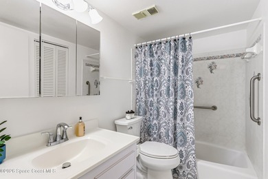 Welcome to this charming 2-bedroom, 1-bath condo located in the on Mallards Landing Golf Course in Florida - for sale on GolfHomes.com, golf home, golf lot
