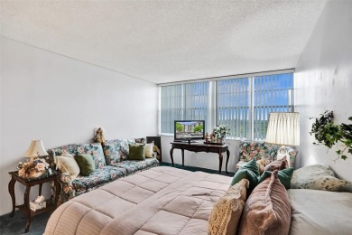 Bright and spacious CORNER unit in the desirable 55+ community on Pembroke Lakes Golf Club in Florida - for sale on GolfHomes.com, golf home, golf lot