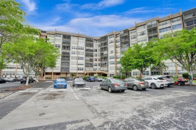 Bright and spacious CORNER unit in the desirable 55+ community on Pembroke Lakes Golf Club in Florida - for sale on GolfHomes.com, golf home, golf lot