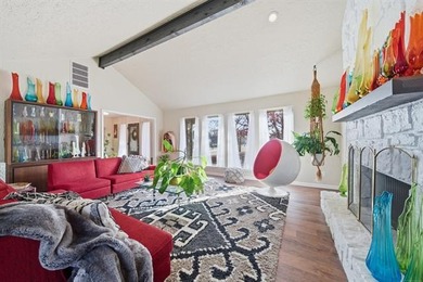 Stunning Split level home with 4 Bedrooms, 2.5 baths.  Lots of on Indian Springs Country Club in Oklahoma - for sale on GolfHomes.com, golf home, golf lot