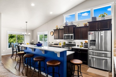 Charming 3 Bed + office/den, 2 Bath Home in Sands Pointe on Hunters Point Golf Club in Idaho - for sale on GolfHomes.com, golf home, golf lot