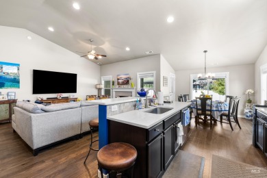 Charming 3 Bed + office/den, 2 Bath Home in Sands Pointe on Hunters Point Golf Club in Idaho - for sale on GolfHomes.com, golf home, golf lot