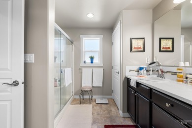 Charming 3 Bed + office/den, 2 Bath Home in Sands Pointe on Hunters Point Golf Club in Idaho - for sale on GolfHomes.com, golf home, golf lot