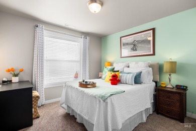 Charming 3 Bed + office/den, 2 Bath Home in Sands Pointe on Hunters Point Golf Club in Idaho - for sale on GolfHomes.com, golf home, golf lot
