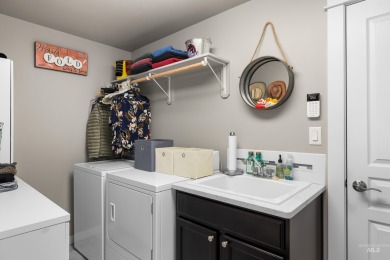Charming 3 Bed + office/den, 2 Bath Home in Sands Pointe on Hunters Point Golf Club in Idaho - for sale on GolfHomes.com, golf home, golf lot