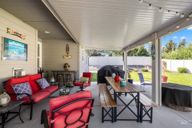 Charming 3 Bed + office/den, 2 Bath Home in Sands Pointe on Hunters Point Golf Club in Idaho - for sale on GolfHomes.com, golf home, golf lot