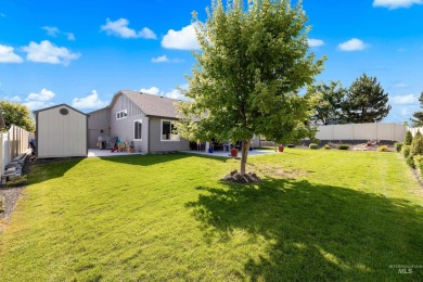 Charming 3 Bed + office/den, 2 Bath Home in Sands Pointe on Hunters Point Golf Club in Idaho - for sale on GolfHomes.com, golf home, golf lot