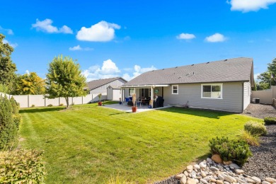 Charming 3 Bed + office/den, 2 Bath Home in Sands Pointe on Hunters Point Golf Club in Idaho - for sale on GolfHomes.com, golf home, golf lot