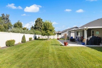 Charming 3 Bed + office/den, 2 Bath Home in Sands Pointe on Hunters Point Golf Club in Idaho - for sale on GolfHomes.com, golf home, golf lot