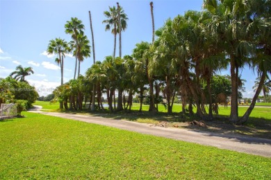 Location!! Just listed in Weston. Beautiful 2- Bedrooms on Bonaventure Country Club in Florida - for sale on GolfHomes.com, golf home, golf lot