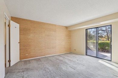 Enjoy comfort and control with this first-floor condo in on Twin Lakes Golf Course in Illinois - for sale on GolfHomes.com, golf home, golf lot