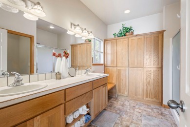 Discover this charming single-level home perfectly positioned on on Eagle Crest Golf Resort - Resort Course in Oregon - for sale on GolfHomes.com, golf home, golf lot