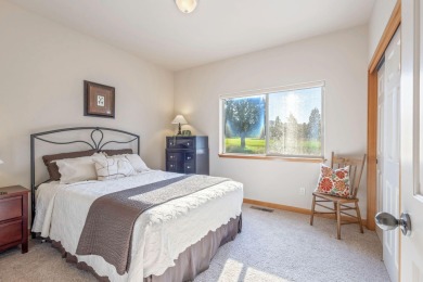 Discover this charming single-level home perfectly positioned on on Eagle Crest Golf Resort - Resort Course in Oregon - for sale on GolfHomes.com, golf home, golf lot