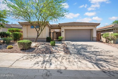 Welcome to country club living at its finest! Perfectly on Anthem Golf and Country Club  in Arizona - for sale on GolfHomes.com, golf home, golf lot