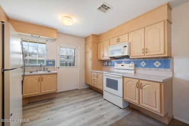 Charming 2 Bedroom Condo in Leisure Village.. Priced to on Greenbriar Woodlands in New Jersey - for sale on GolfHomes.com, golf home, golf lot