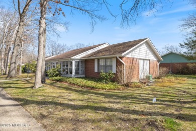 Charming 2 Bedroom Condo in Leisure Village.. Priced to on Greenbriar Woodlands in New Jersey - for sale on GolfHomes.com, golf home, golf lot