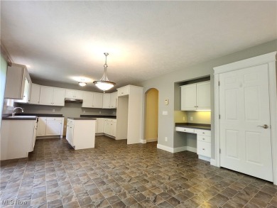 Welcome to 814 Lost Pond Parkway, A clean and move-in ready on Chardon Lakes Golf Course in Ohio - for sale on GolfHomes.com, golf home, golf lot