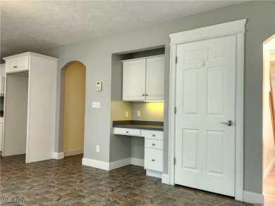 Welcome to 814 Lost Pond Parkway, A clean and move-in ready on Chardon Lakes Golf Course in Ohio - for sale on GolfHomes.com, golf home, golf lot