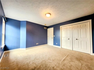 Welcome to 814 Lost Pond Parkway, A clean and move-in ready on Chardon Lakes Golf Course in Ohio - for sale on GolfHomes.com, golf home, golf lot
