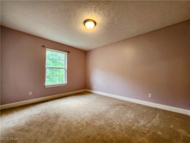 Welcome to 814 Lost Pond Parkway, A clean and move-in ready on Chardon Lakes Golf Course in Ohio - for sale on GolfHomes.com, golf home, golf lot