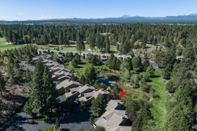 Living is easy in this lovely, warm & comfortable town home on Broken Top Club in Oregon - for sale on GolfHomes.com, golf home, golf lot