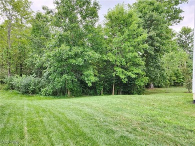 Welcome to 814 Lost Pond Parkway, A clean and move-in ready on Chardon Lakes Golf Course in Ohio - for sale on GolfHomes.com, golf home, golf lot
