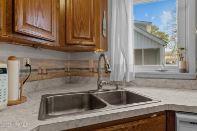 HOME WARRANTY INCLUDED!  PRE LISTING INSPECTION (March '25) on Harbour Point Golf Club in North Carolina - for sale on GolfHomes.com, golf home, golf lot