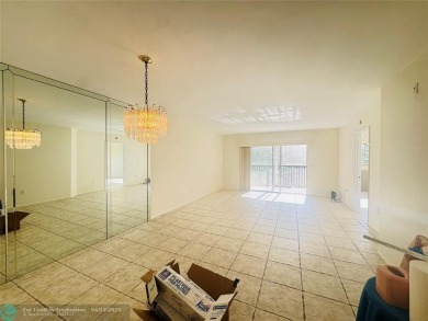 MOTIVATED SELLER! Gorgeous 2BR/2BA Jasmine Model located in on Flamingo Lakes Country Club in Florida - for sale on GolfHomes.com, golf home, golf lot