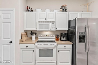 This well-kept townhome in Venetian Bay offers 2 bedrooms, 2.5 on Venetian Bay Golf Course in Florida - for sale on GolfHomes.com, golf home, golf lot