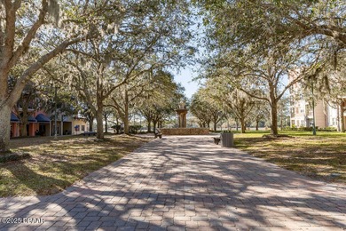 This well-kept townhome in Venetian Bay offers 2 bedrooms, 2.5 on Venetian Bay Golf Course in Florida - for sale on GolfHomes.com, golf home, golf lot