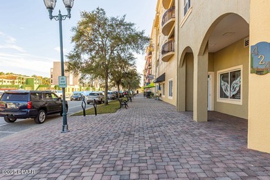 This well-kept townhome in Venetian Bay offers 2 bedrooms, 2.5 on Venetian Bay Golf Course in Florida - for sale on GolfHomes.com, golf home, golf lot
