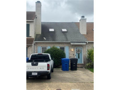 Very nice 2br townhome, near towncenter and highways, upstairs on Kempsville Greens Municipal Golf Course in Virginia - for sale on GolfHomes.com, golf home, golf lot
