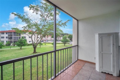 Spacious, bright & well-maintained 2bd/1.5bth condo is now on Hollybrook Golf and Tennis Club  in Florida - for sale on GolfHomes.com, golf home, golf lot