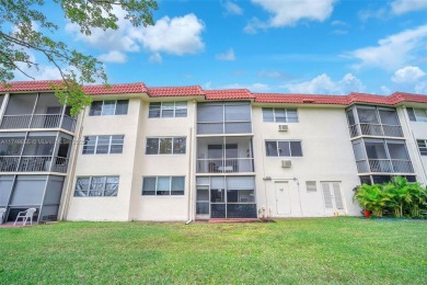 Spacious, bright & well-maintained 2bd/1.5bth condo is now on Hollybrook Golf and Tennis Club  in Florida - for sale on GolfHomes.com, golf home, golf lot