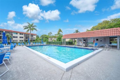 Spacious, bright & well-maintained 2bd/1.5bth condo is now on Hollybrook Golf and Tennis Club  in Florida - for sale on GolfHomes.com, golf home, golf lot