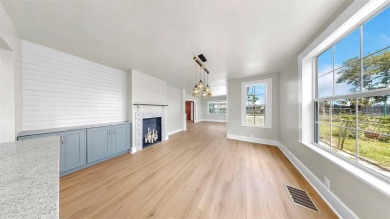 One or more photo(s) has been virtually staged. Fore!!! Welcome on Bradenton Country Club in Florida - for sale on GolfHomes.com, golf home, golf lot
