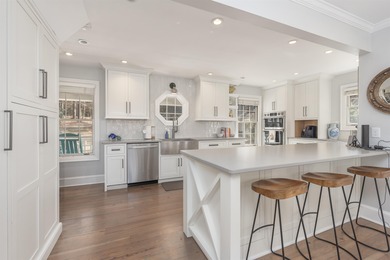 LAKEFRONT LIVING AND STUNNING VIEWS! Discover refined on Reynolds Lake Oconee - The Landing in Georgia - for sale on GolfHomes.com, golf home, golf lot