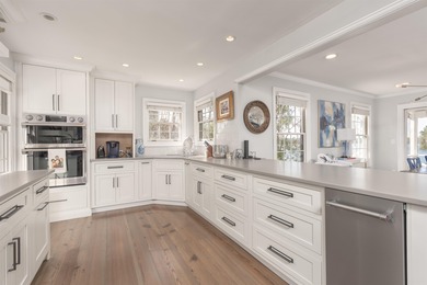 LAKEFRONT LIVING AND STUNNING VIEWS! Discover refined on Reynolds Lake Oconee - The Landing in Georgia - for sale on GolfHomes.com, golf home, golf lot