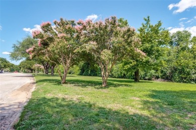Move-In Ready 2-Bedroom Condo with Prime Location  Updates! This on Prestonwood Country Club - Dallas County in Texas - for sale on GolfHomes.com, golf home, golf lot