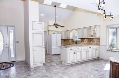 SPACIOUS 2 LEVEL GOLF FRONT HOME!!! Updated Kitchen, & Bathrooms on Druid Hills Golf Club in Tennessee - for sale on GolfHomes.com, golf home, golf lot