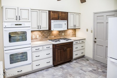 SPACIOUS 2 LEVEL GOLF FRONT HOME!!! Updated Kitchen, & Bathrooms on Druid Hills Golf Club in Tennessee - for sale on GolfHomes.com, golf home, golf lot